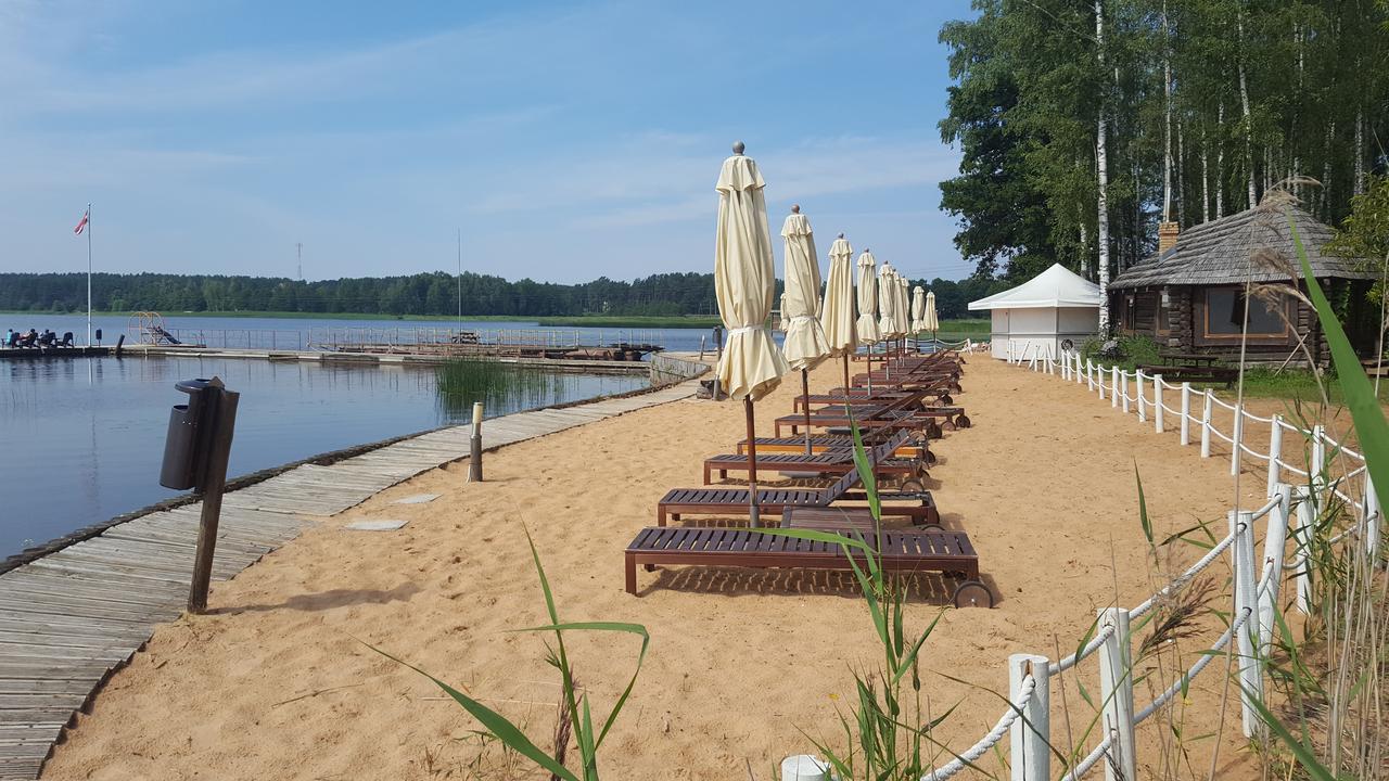 Atputas Komplekss Lilaste Bagian luar foto